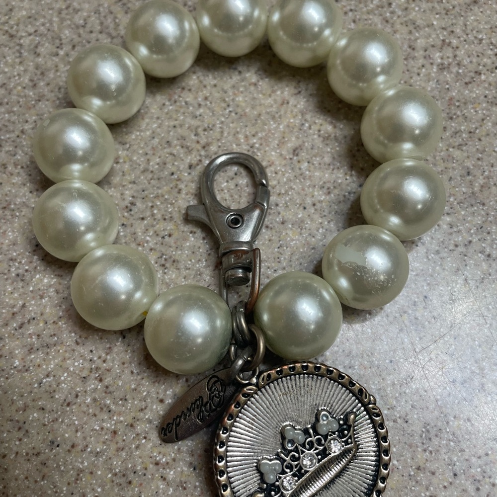 Plunder Pearl Bead Bracelet with Crown Medallion - Cream